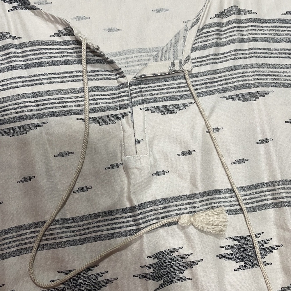 NWT - Boho Aztec Patterned Top - Picture 4 of 6